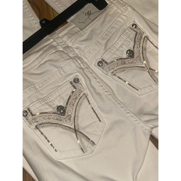 Miss Me MID-RISE bright White Flares with rhinestones pockets - Picture 4 of 12